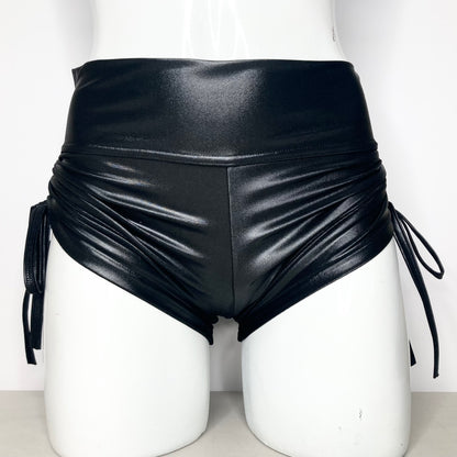 SHORT JARETA "BLACK SHINY" TIPO VINIL